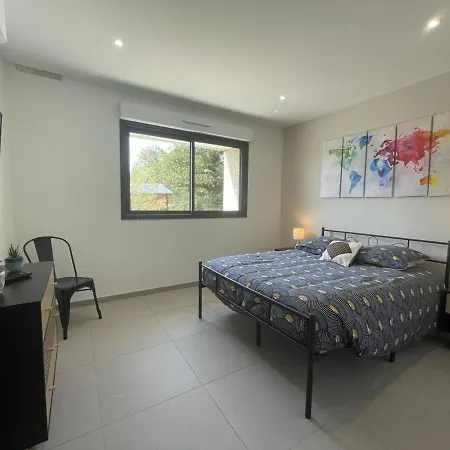 Avec Piscine Chauffee, Jardin Prive Et Climatisation - Fr-1-489-471 * Couzon