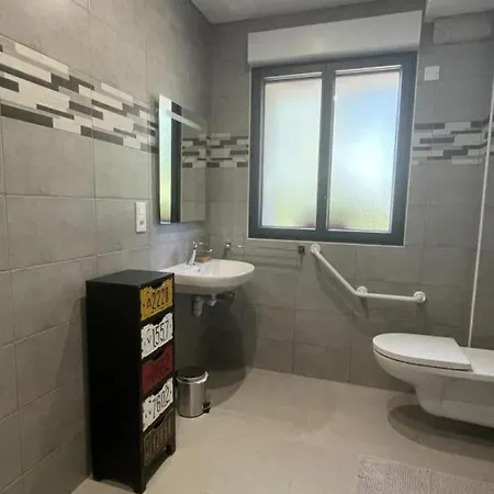 Avec Piscine Chauffee, Jardin Prive Et Climatisation - Fr-1-489-471 *