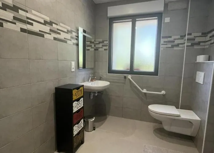 Avec Piscine Chauffee, Jardin Prive Et Climatisation - Fr-1-489-471 *