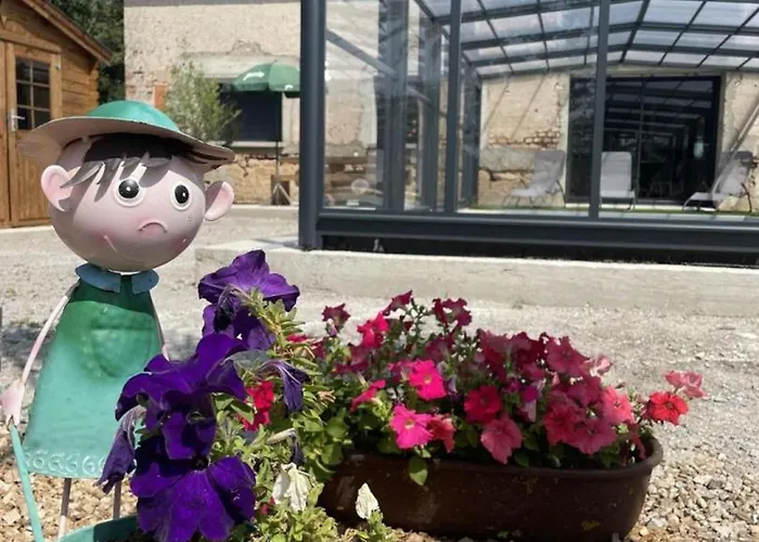 Avec Piscine Chauffee, Jardin Prive Et Climatisation - Fr-1-489-471 *